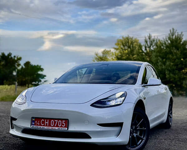Белый Тесла Модель 3, объемом двигателя 0 л и пробегом 32 тыс. км за 21500 $, фото 4 на Automoto.ua