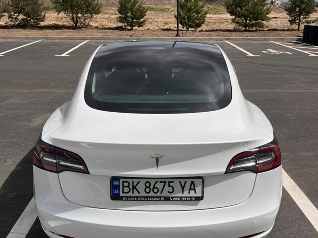 Белый Тесла Модель 3, объемом двигателя 0 л и пробегом 112 тыс. км за 16900 $, фото 4 на Automoto.ua
