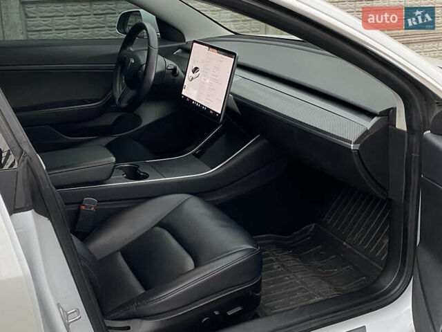 Белый Тесла Модель 3, объемом двигателя 0 л и пробегом 127 тыс. км за 17200 $, фото 13 на Automoto.ua