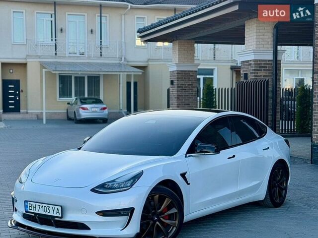 Белый Тесла Модель 3, объемом двигателя 0 л и пробегом 80 тыс. км за 18999 $, фото 5 на Automoto.ua