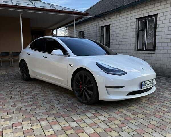 Белый Тесла Модель 3, объемом двигателя 0 л и пробегом 143 тыс. км за 18900 $, фото 1 на Automoto.ua