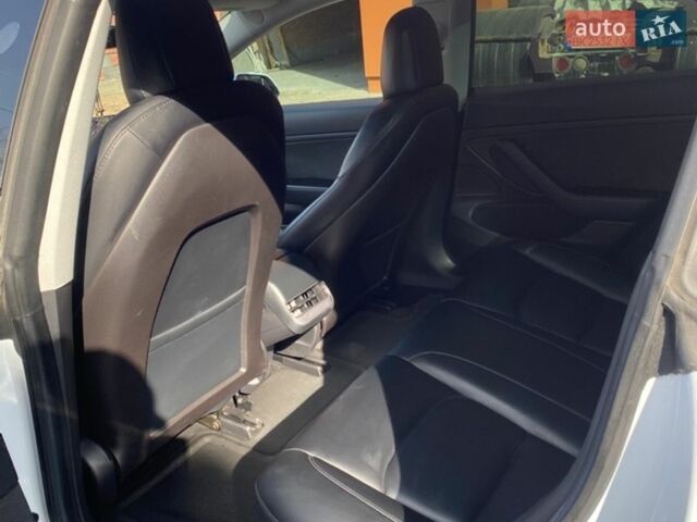 Белый Тесла Модель 3, объемом двигателя 0 л и пробегом 98 тыс. км за 17400 $, фото 7 на Automoto.ua