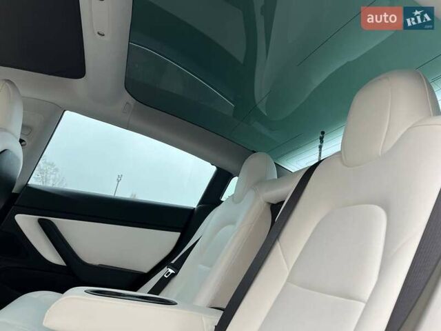 Белый Тесла Модель 3, объемом двигателя 0 л и пробегом 100 тыс. км за 18400 $, фото 8 на Automoto.ua