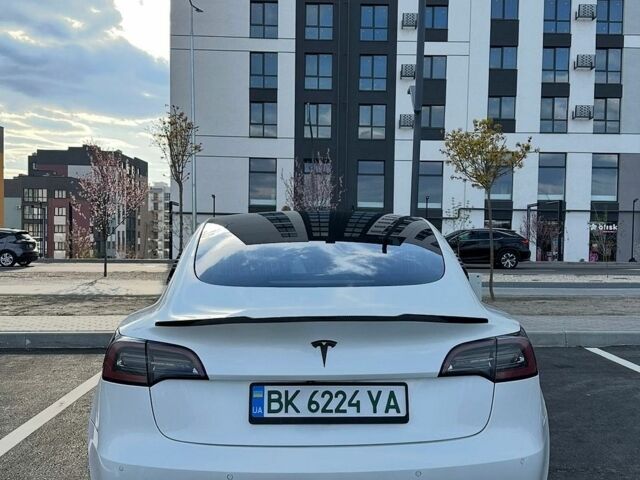 Белый Тесла Модель 3, объемом двигателя 0 л и пробегом 96 тыс. км за 15900 $, фото 13 на Automoto.ua
