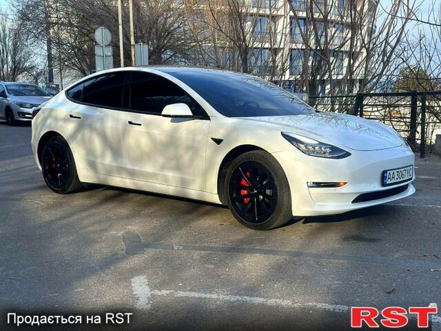 Білий Тесла Модель 3, об'ємом двигуна 0.28 л та пробігом 139 тис. км за 18600 $, фото 3 на Automoto.ua