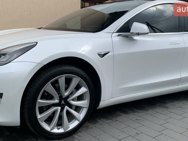 Белый Тесла Модель 3, объемом двигателя 0 л и пробегом 97 тыс. км за 16900 $, фото 4 на Automoto.ua