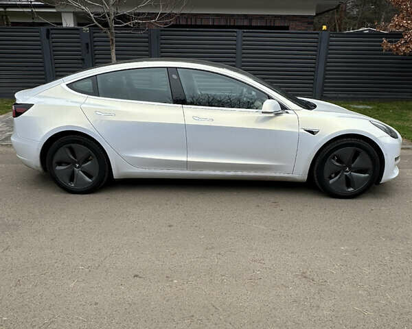Белый Тесла Модель 3, объемом двигателя 0 л и пробегом 125 тыс. км за 15900 $, фото 3 на Automoto.ua