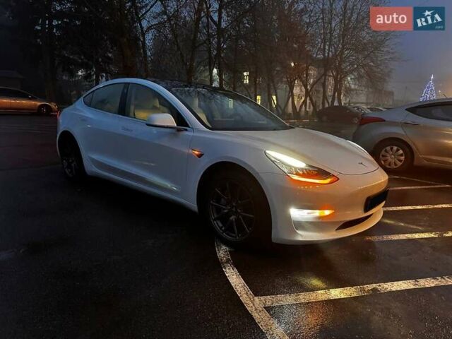 Белый Тесла Модель 3, объемом двигателя 0 л и пробегом 76 тыс. км за 19900 $, фото 2 на Automoto.ua