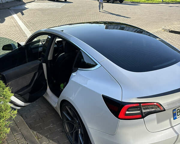 Белый Тесла Модель 3, объемом двигателя 0 л и пробегом 121 тыс. км за 19400 $, фото 17 на Automoto.ua