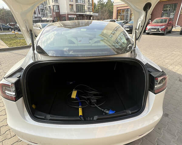 Білий Тесла Модель 3, об'ємом двигуна 0 л та пробігом 59 тис. км за 19200 $, фото 11 на Automoto.ua