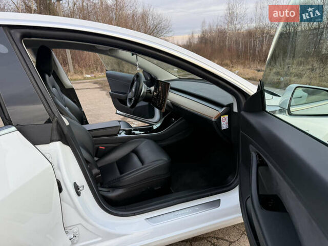 Белый Тесла Модель 3, объемом двигателя 0 л и пробегом 139 тыс. км за 17750 $, фото 22 на Automoto.ua