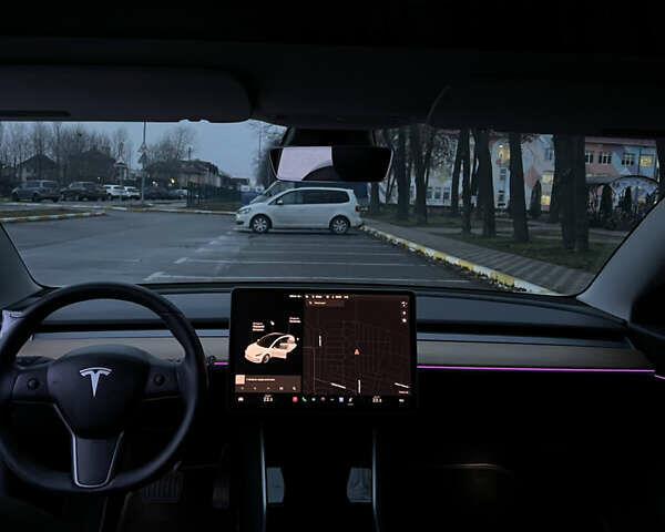 Білий Тесла Модель 3, об'ємом двигуна 0 л та пробігом 76 тис. км за 20500 $, фото 10 на Automoto.ua