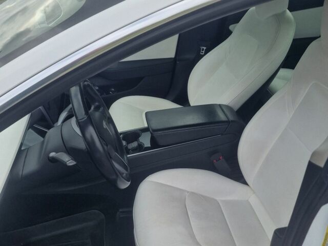 Белый Тесла Модель 3, объемом двигателя 0 л и пробегом 124 тыс. км за 15000 $, фото 5 на Automoto.ua