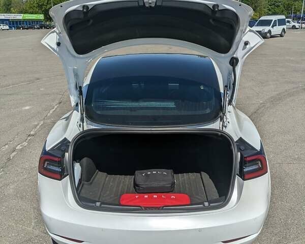 Белый Тесла Модель 3, объемом двигателя 0 л и пробегом 101 тыс. км за 23500 $, фото 8 на Automoto.ua