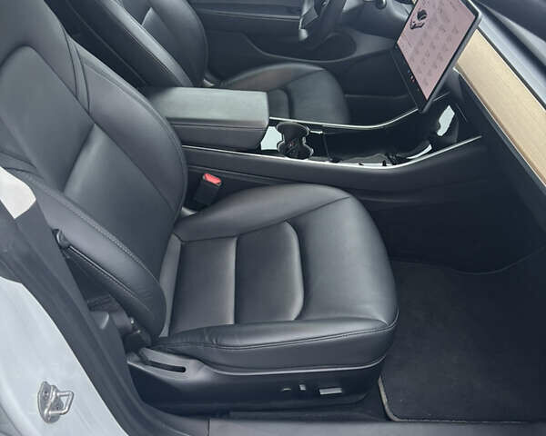 Білий Тесла Модель 3, об'ємом двигуна 0 л та пробігом 208 тис. км за 16500 $, фото 9 на Automoto.ua