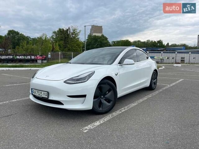 Белый Тесла Модель 3, объемом двигателя 0 л и пробегом 101 тыс. км за 16000 $, фото 1 на Automoto.ua