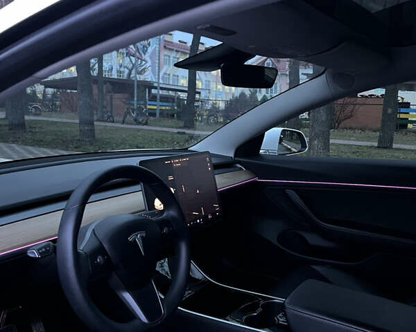 Білий Тесла Модель 3, об'ємом двигуна 0 л та пробігом 76 тис. км за 20500 $, фото 8 на Automoto.ua