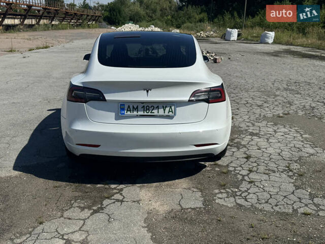 Белый Тесла Модель 3, объемом двигателя 0 л и пробегом 150 тыс. км за 14999 $, фото 4 на Automoto.ua