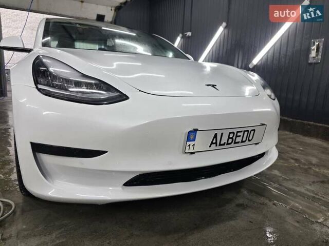 Белый Тесла Модель 3, объемом двигателя 0 л и пробегом 70 тыс. км за 17400 $, фото 1 на Automoto.ua