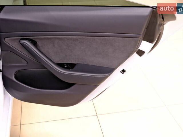 Белый Тесла Модель 3, объемом двигателя 0 л и пробегом 54 тыс. км за 15900 $, фото 38 на Automoto.ua