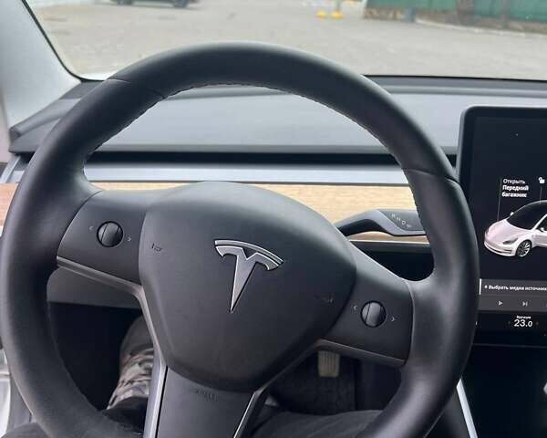 Белый Тесла Модель 3, объемом двигателя 0 л и пробегом 36 тыс. км за 16000 $, фото 1 на Automoto.ua