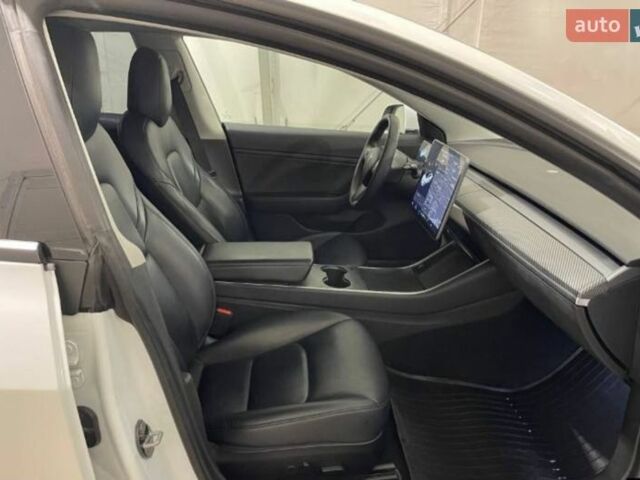 Белый Тесла Модель 3, объемом двигателя 0 л и пробегом 169 тыс. км за 18900 $, фото 12 на Automoto.ua