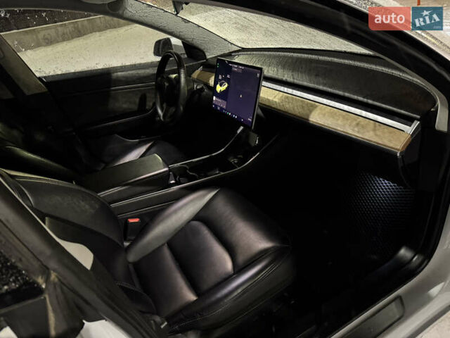 Белый Тесла Модель 3, объемом двигателя 0 л и пробегом 102 тыс. км за 15500 $, фото 11 на Automoto.ua