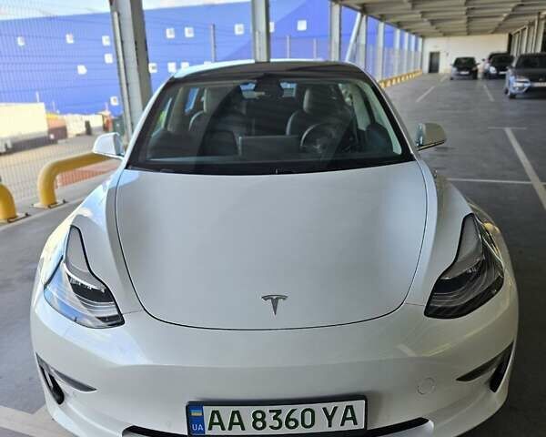Белый Тесла Модель 3, объемом двигателя 0 л и пробегом 130 тыс. км за 23999 $, фото 2 на Automoto.ua