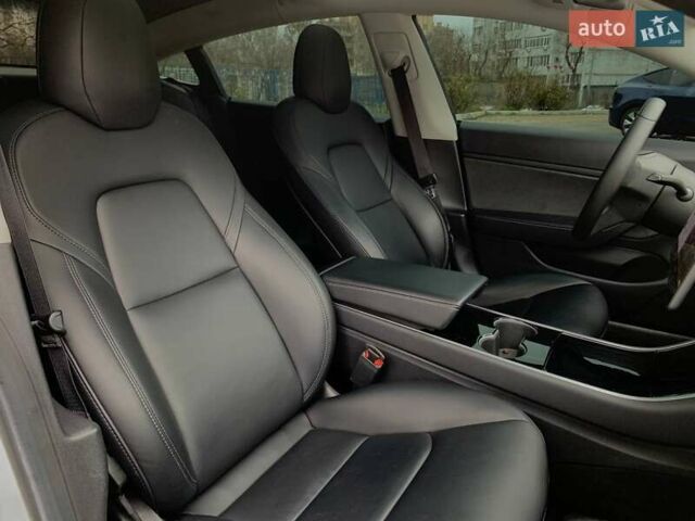 Белый Тесла Модель 3, объемом двигателя 0 л и пробегом 131 тыс. км за 21300 $, фото 11 на Automoto.ua