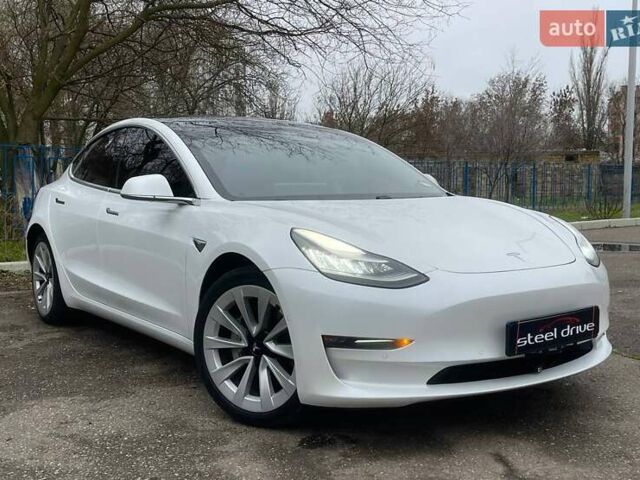 Белый Тесла Модель 3, объемом двигателя 0 л и пробегом 131 тыс. км за 21300 $, фото 2 на Automoto.ua
