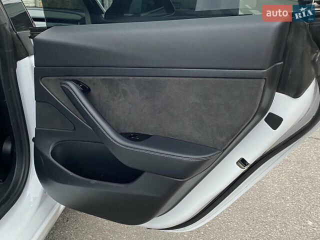 Белый Тесла Модель 3, объемом двигателя 0 л и пробегом 127 тыс. км за 17200 $, фото 26 на Automoto.ua