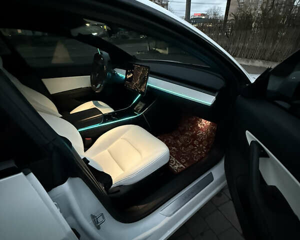 Білий Тесла Модель 3, об'ємом двигуна 0 л та пробігом 92 тис. км за 21800 $, фото 8 на Automoto.ua