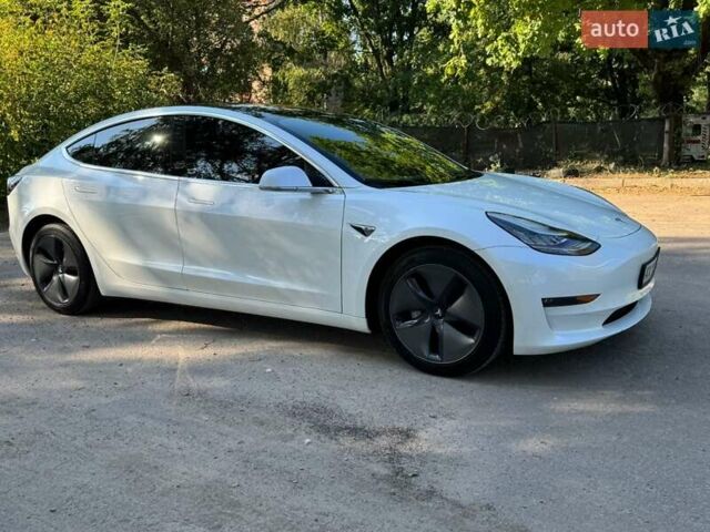 Белый Тесла Модель 3, объемом двигателя 0 л и пробегом 12 тыс. км за 18300 $, фото 7 на Automoto.ua