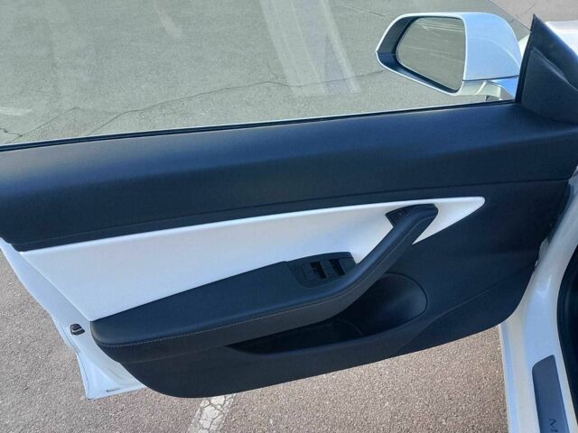 Білий Тесла Модель 3, об'ємом двигуна 0 л та пробігом 122 тис. км за 16500 $, фото 12 на Automoto.ua