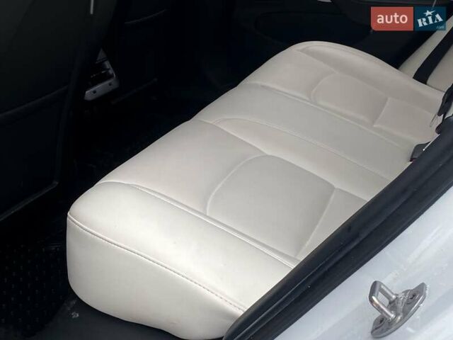 Белый Тесла Модель 3, объемом двигателя 0 л и пробегом 110 тыс. км за 19499 $, фото 6 на Automoto.ua