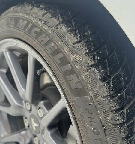 Белый Тесла Модель 3, объемом двигателя 0 л и пробегом 96 тыс. км за 25200 $, фото 12 на Automoto.ua