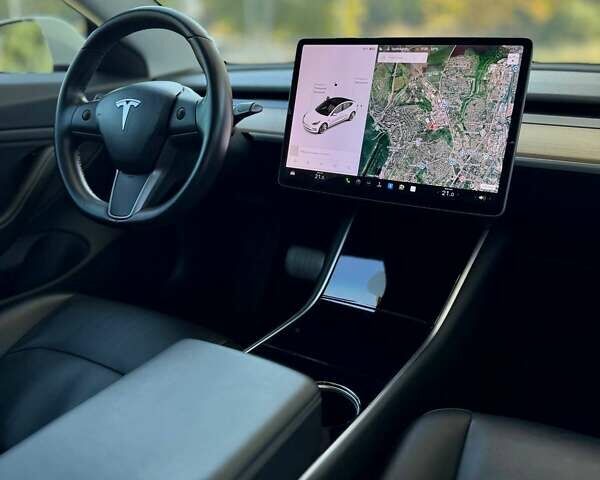 Белый Тесла Модель 3, объемом двигателя 0 л и пробегом 78 тыс. км за 20999 $, фото 27 на Automoto.ua