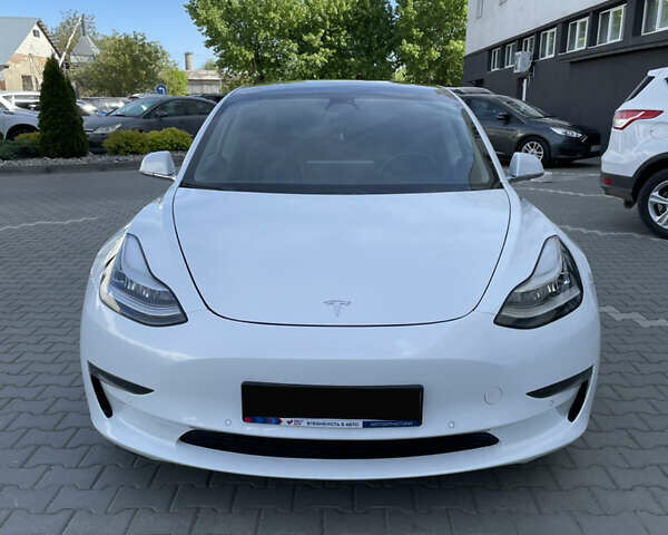 Білий Тесла Модель 3, об'ємом двигуна 0 л та пробігом 58 тис. км за 16500 $, фото 2 на Automoto.ua