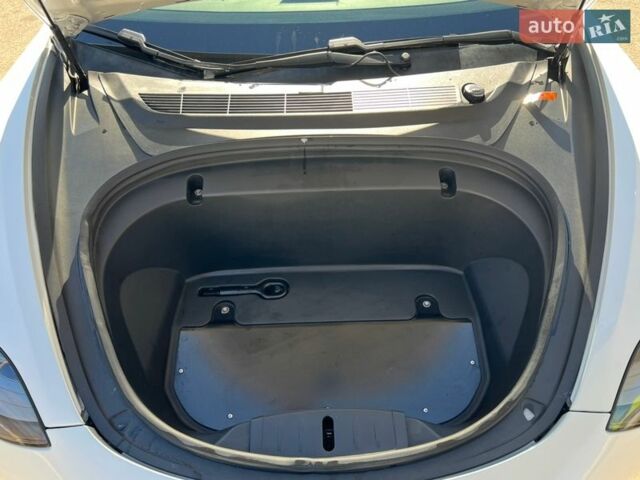 Білий Тесла Модель 3, об'ємом двигуна 0 л та пробігом 175 тис. км за 14700 $, фото 16 на Automoto.ua