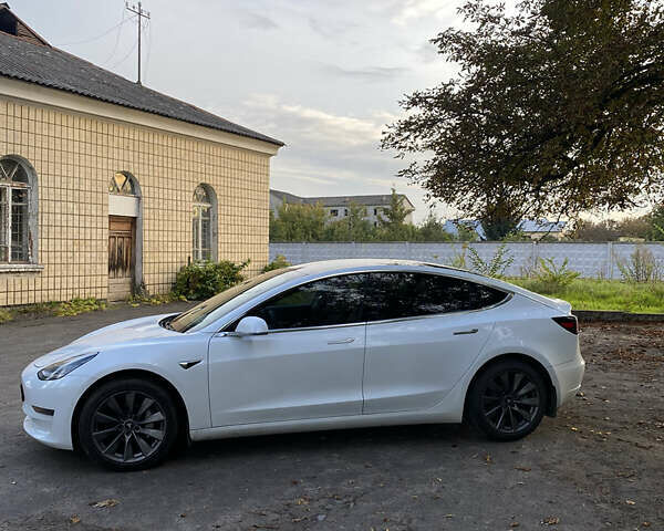 Белый Тесла Модель 3, объемом двигателя 0 л и пробегом 183 тыс. км за 13600 $, фото 2 на Automoto.ua