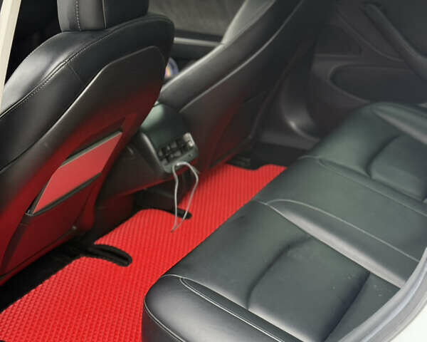 Білий Тесла Модель 3, об'ємом двигуна 0 л та пробігом 139 тис. км за 15700 $, фото 20 на Automoto.ua