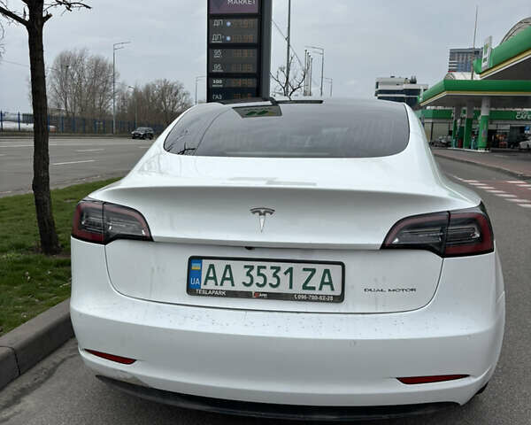 Белый Тесла Модель 3, объемом двигателя 0 л и пробегом 118 тыс. км за 21600 $, фото 3 на Automoto.ua