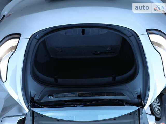 Білий Тесла Модель 3, об'ємом двигуна 0 л та пробігом 40 тис. км за 25000 $, фото 28 на Automoto.ua