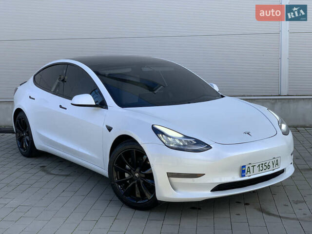 Тесла Модель 3 2020 у Івано-Франківську на Automoto.ua Білий Тесла Модель 3, об'ємом двигуна 0 л та пробігом 145 тис. км за 14850 $, фото 3 на Automoto.ua