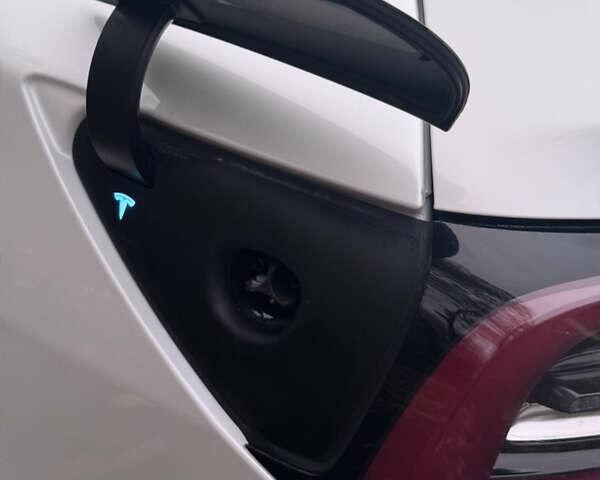 Белый Тесла Модель 3, объемом двигателя 0 л и пробегом 142 тыс. км за 19900 $, фото 5 на Automoto.ua