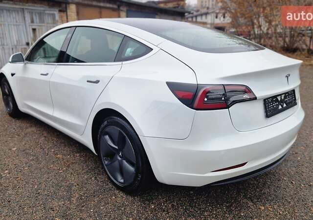 Белый Тесла Модель 3, объемом двигателя 0 л и пробегом 142 тыс. км за 16900 $, фото 19 на Automoto.ua
