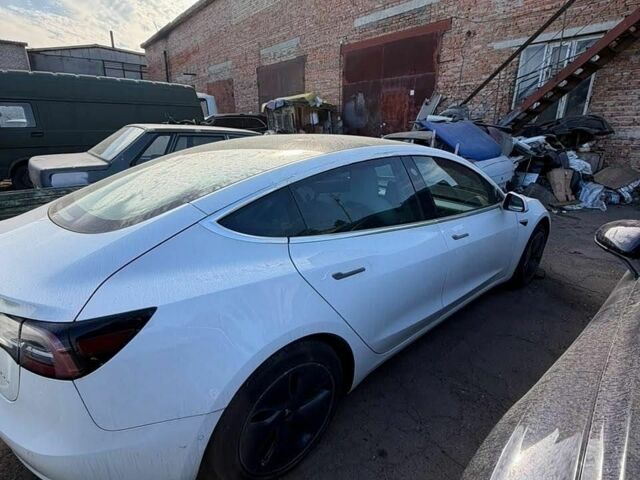 Белый Тесла Модель 3, объемом двигателя 0 л и пробегом 106 тыс. км за 11300 $, фото 3 на Automoto.ua