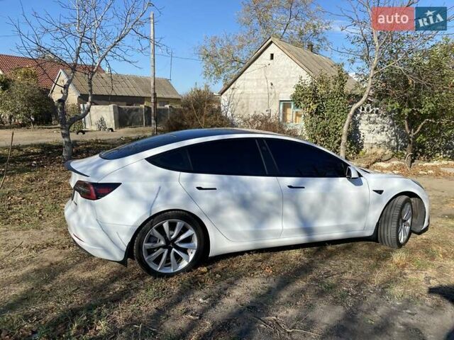 Белый Тесла Модель 3, объемом двигателя 0 л и пробегом 115 тыс. км за 18000 $, фото 3 на Automoto.ua