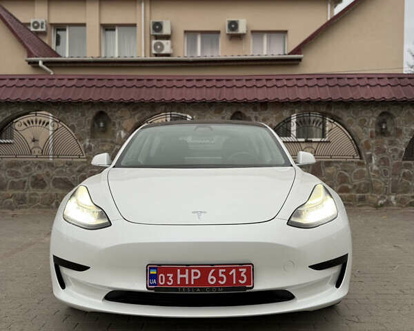 Белый Тесла Модель 3, объемом двигателя 0 л и пробегом 120 тыс. км за 16500 $, фото 1 на Automoto.ua