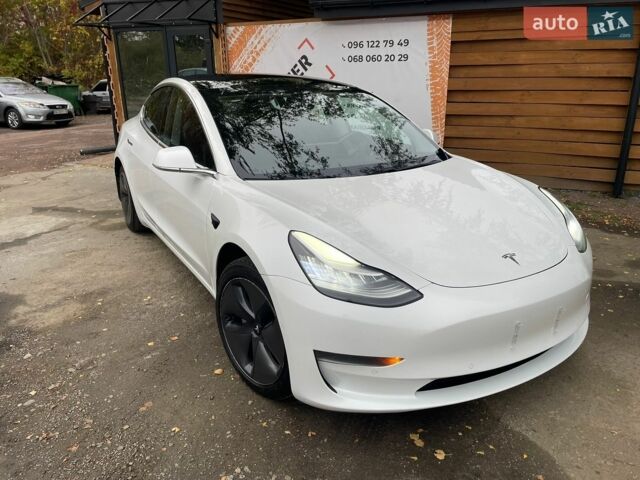 Белый Тесла Модель 3, объемом двигателя 0 л и пробегом 101 тыс. км за 14900 $, фото 2 на Automoto.ua